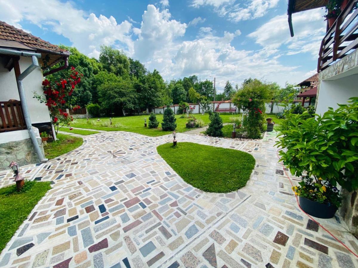 Casa De Vacanta Motata Novaci-Străini Buitenkant foto