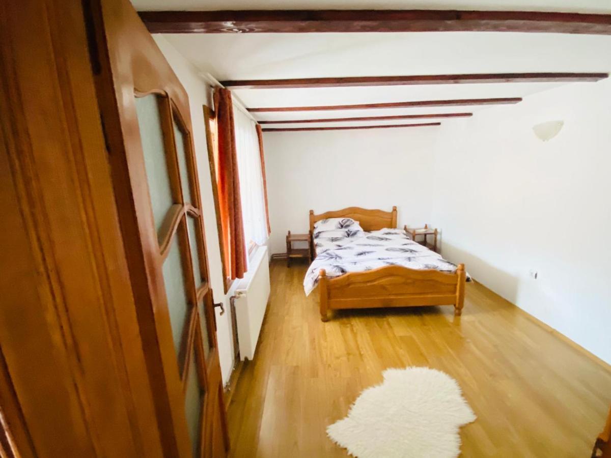 Casa De Vacanta Motata Novaci-Străini Buitenkant foto
