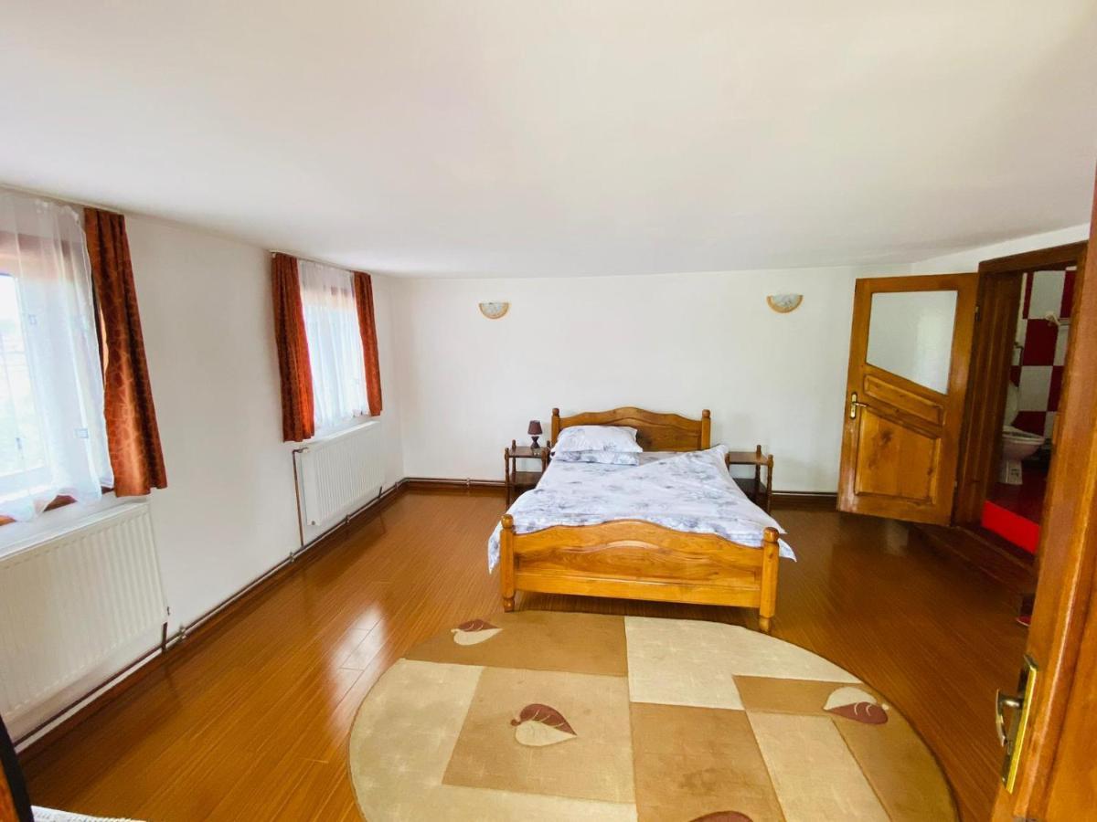 Casa De Vacanta Motata Novaci-Străini Buitenkant foto