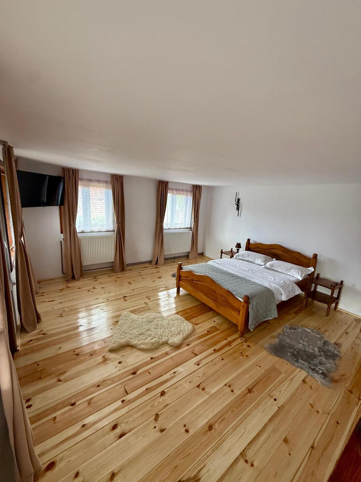 Casa De Vacanta Motata Novaci-Străini Buitenkant foto