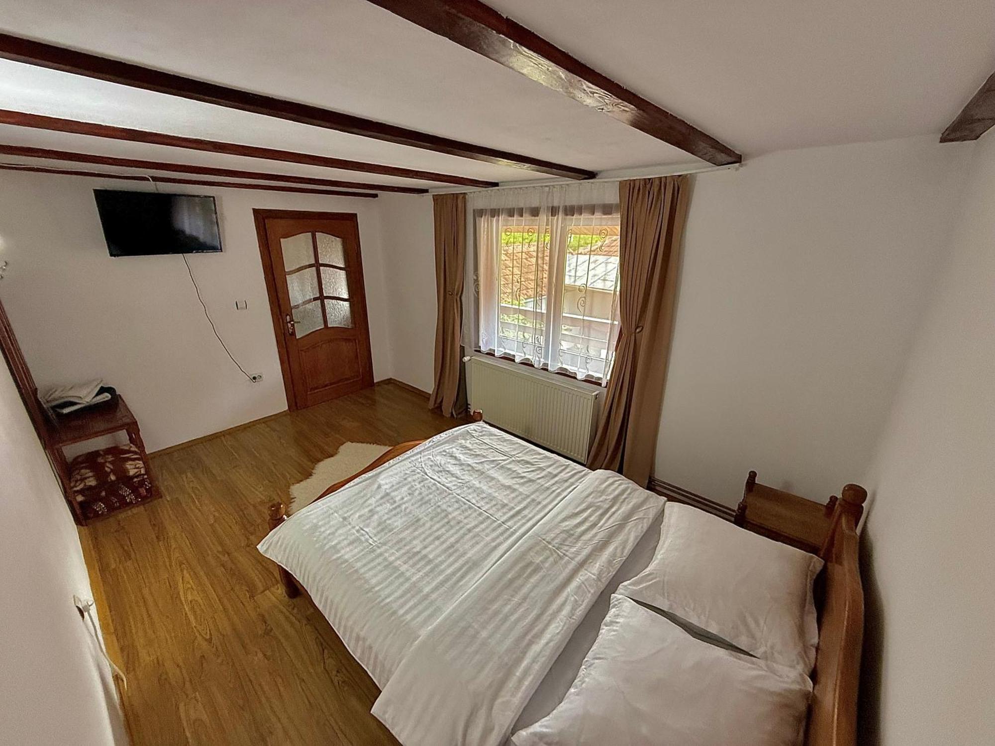 Casa De Vacanta Motata Novaci-Străini Buitenkant foto