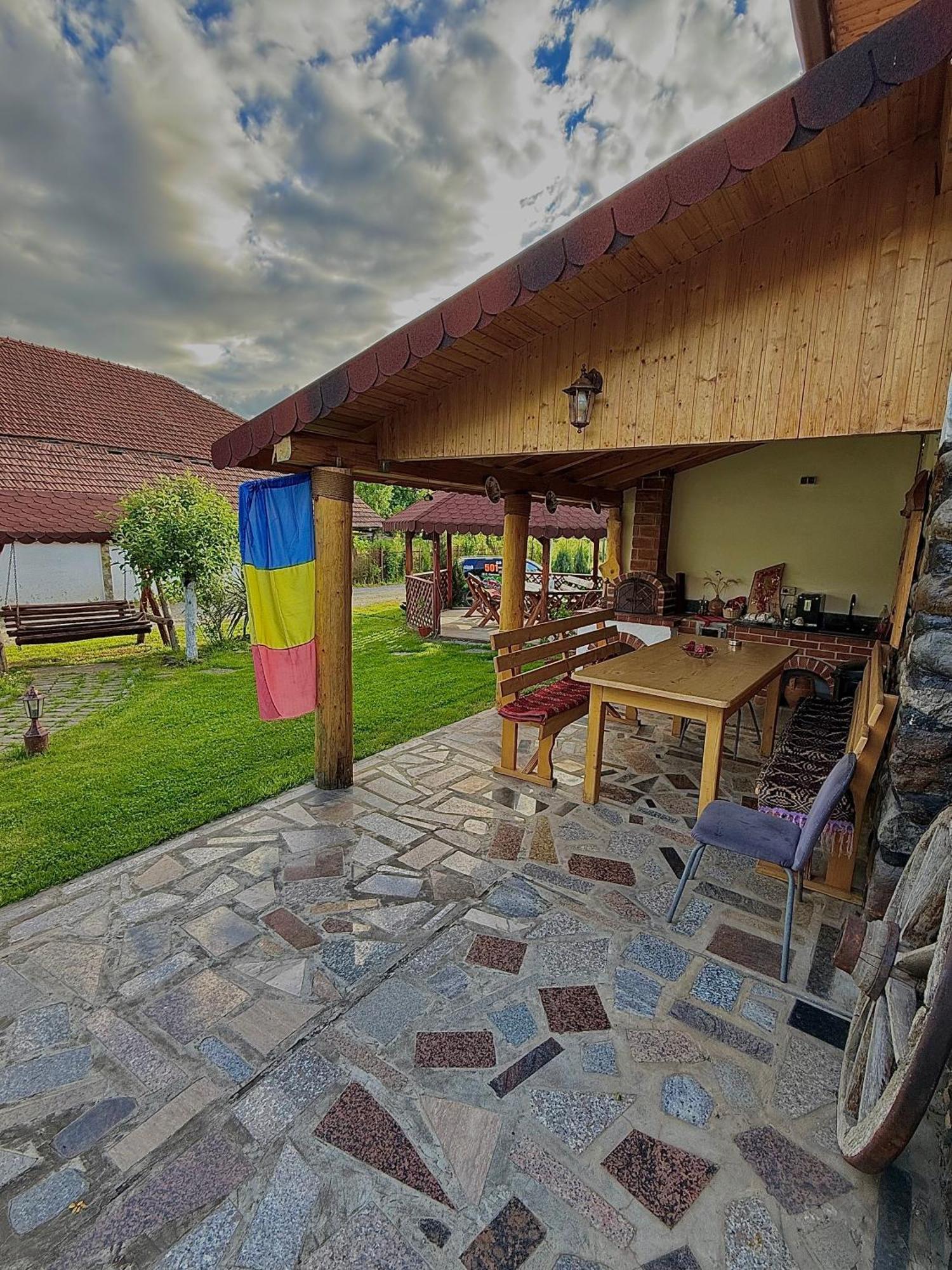 Casa De Vacanta Motata Novaci-Străini Buitenkant foto