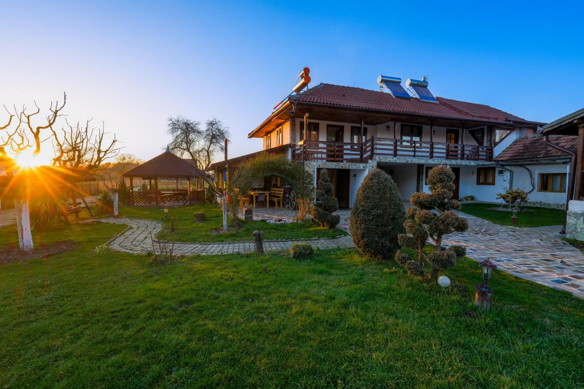 Casa De Vacanta Motata Novaci-Străini Buitenkant foto