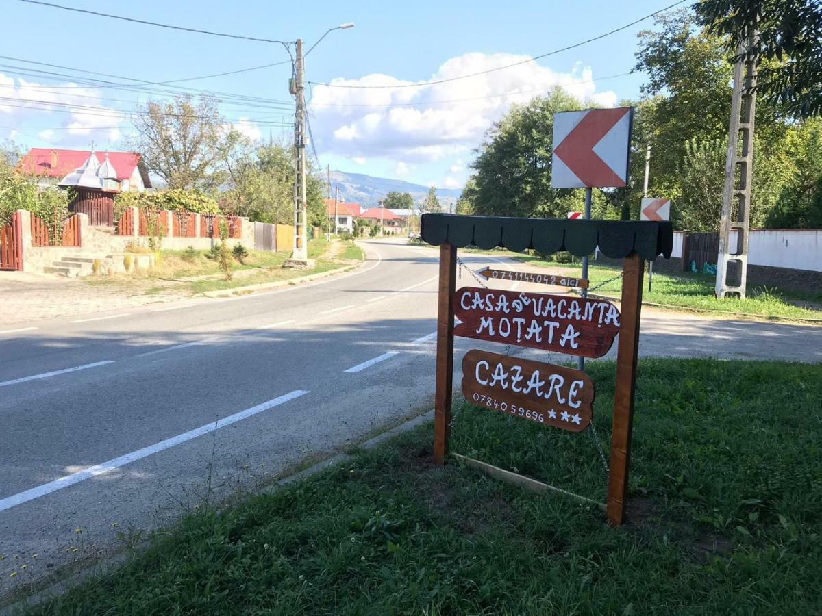 Casa De Vacanta Motata Novaci-Străini Buitenkant foto