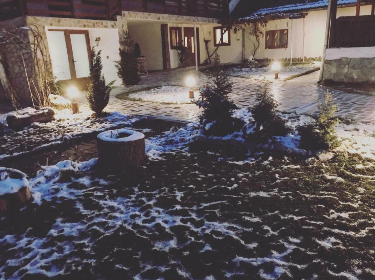 Casa De Vacanta Motata Novaci-Străini Buitenkant foto